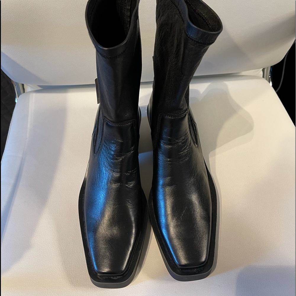 BNWT Fabulous H & M Black Leather Boots!!